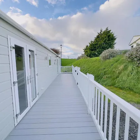 Lakedistrict Caravan By Sleepy Holiday home Millom